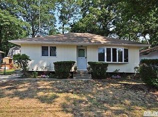 101 Little Plains Rd, Huntington, NY 11743