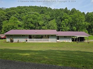 1471 Lee Creek Rd, Culloden, WV 25510