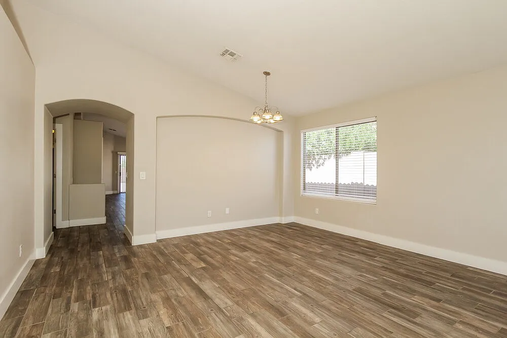 4 bed, 2.0 bath, 1888 sqft, $2,485 — Photo 4
