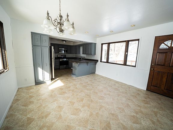 3rd image of 1157 Ryan Ave W