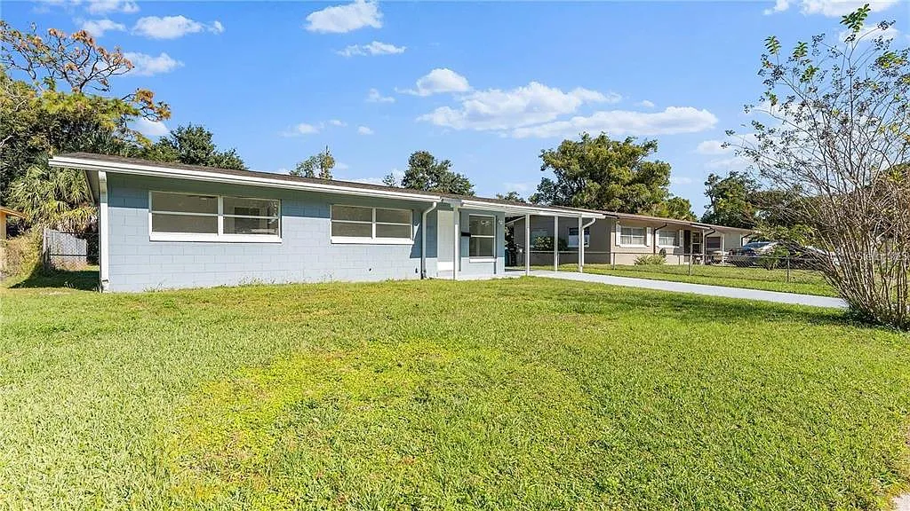 3 bed, 1.0 bath, 906 sqft, $2,190 — Photo 2
