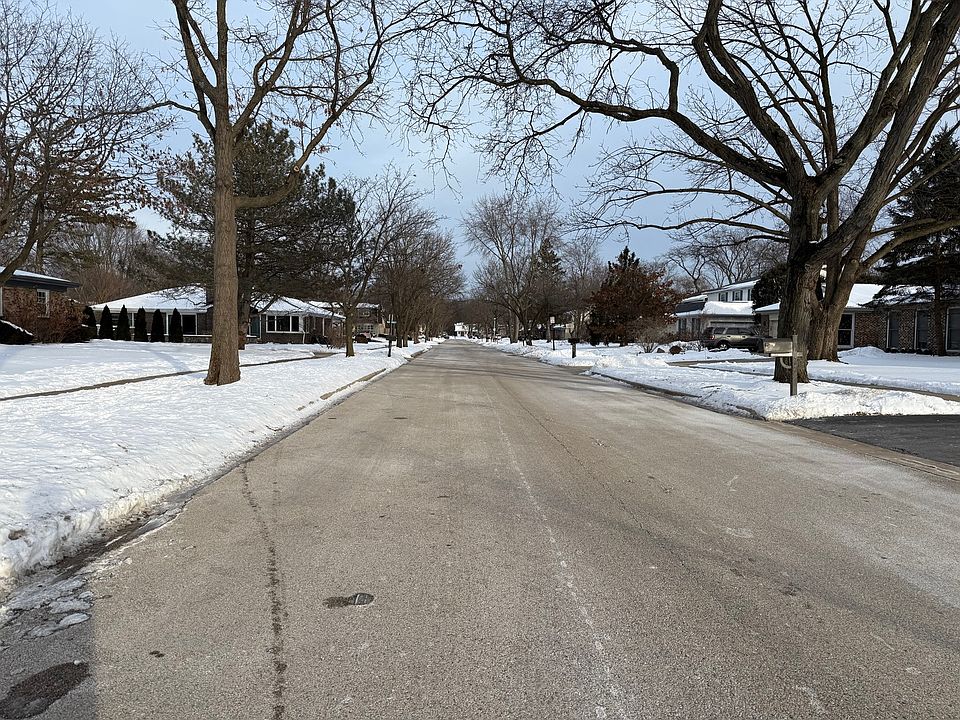 2nd image of 980 Mountain Dr