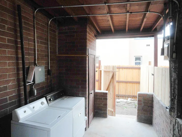 1233 N Tyndall Ave — Photo 11