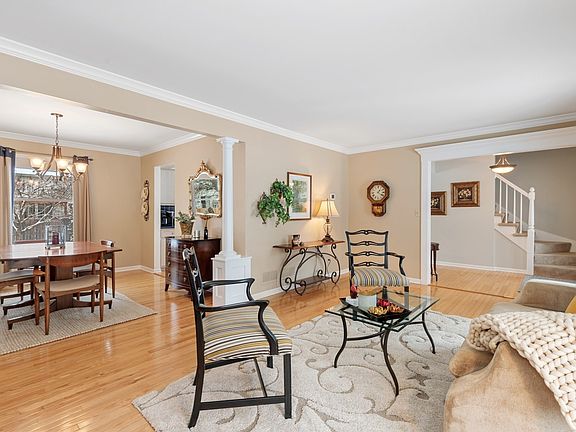 2nd image of 810 Hayes Ave