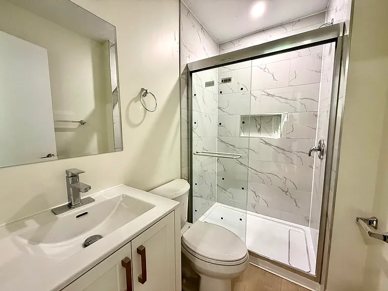 25 Meadowbrook Cres #1 — Photo 3