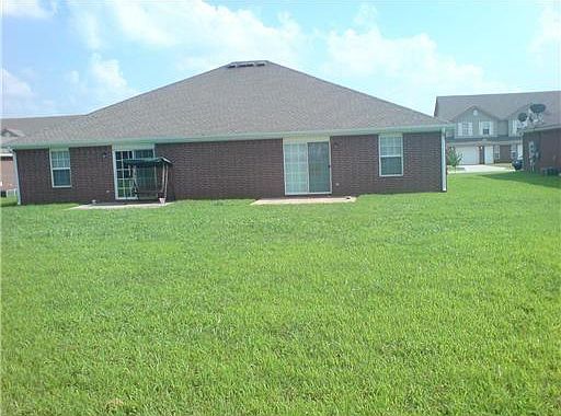 2nd image of 829 Meadowlands Dr