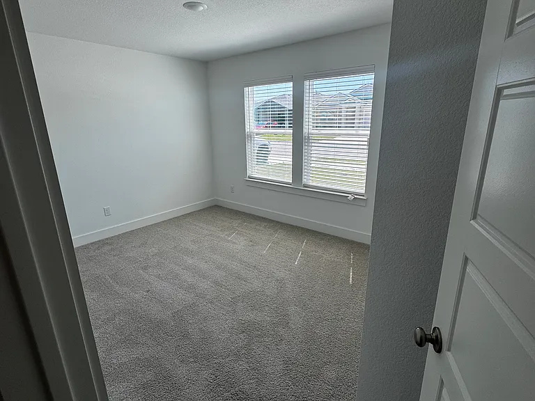 1154 Lexington Dr — Photo 12