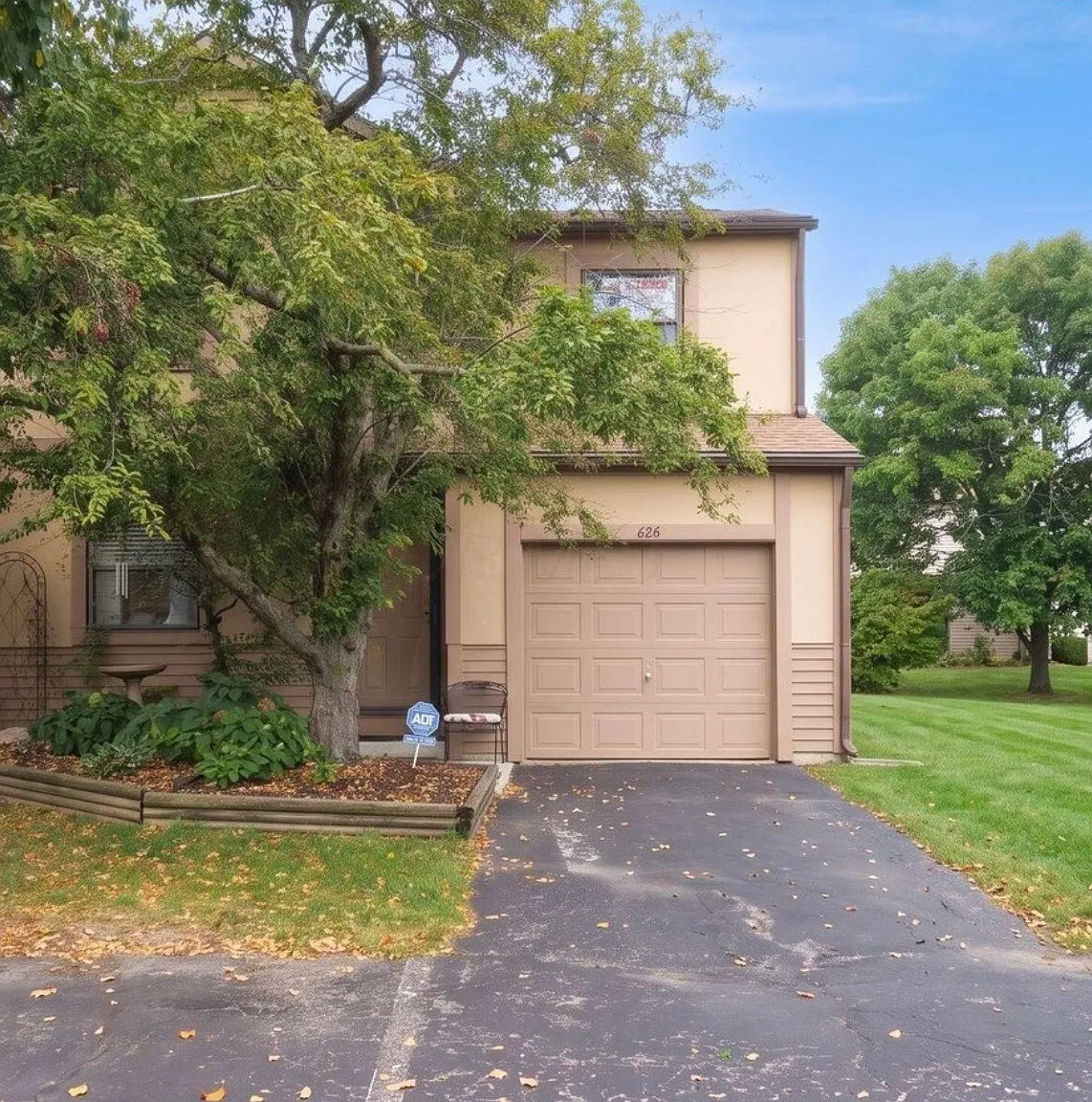 3 bed, 1214 sqft, $1,890 — Photo 1