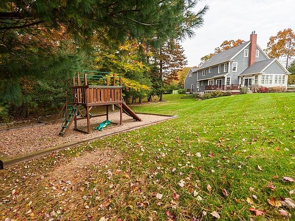 4th image of 23 Walnut Hill Dr