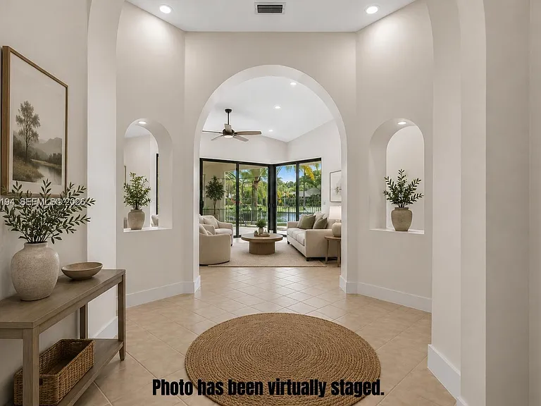 1087 Deerwood Ln — Photo 6