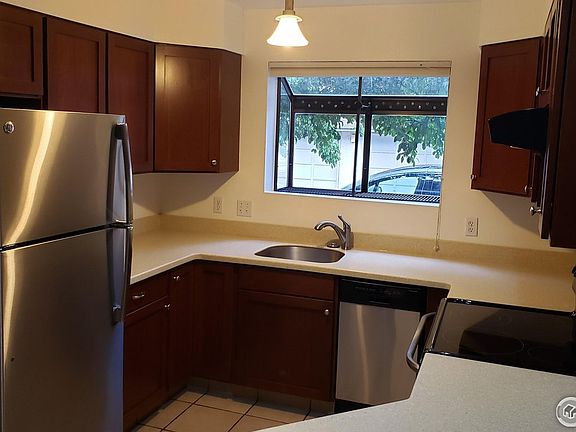 3rd image of 555 Manhattan Dr #102