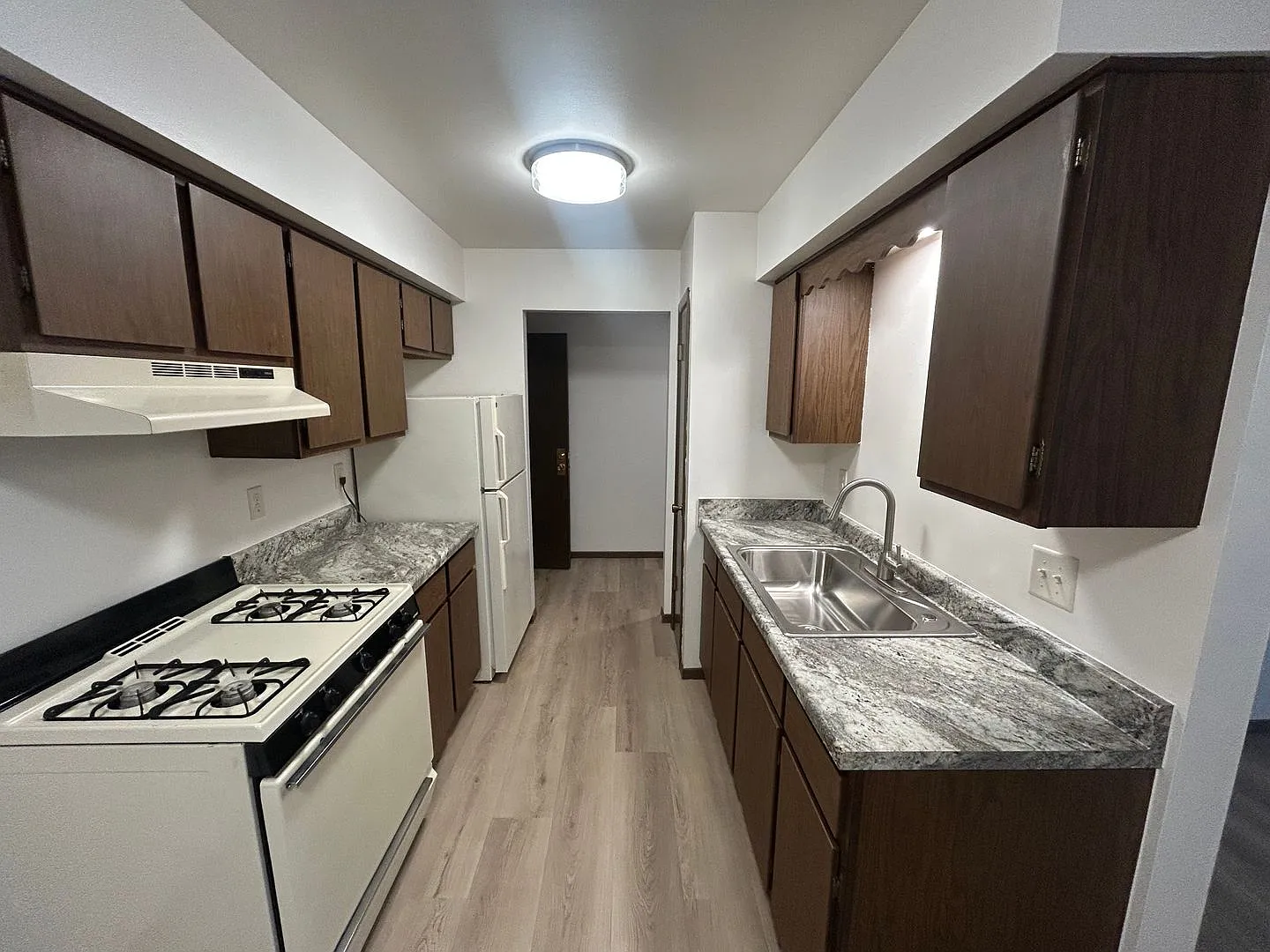 11322 W National Ave — Photo 2