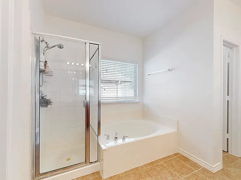 6818 Cortona Ln — Photo 18