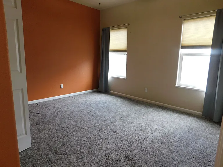 566 Garnet Dr — Photo 18