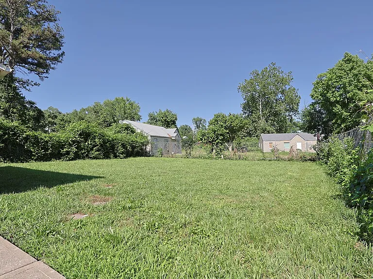 418 N Dade Ave — Photo 33