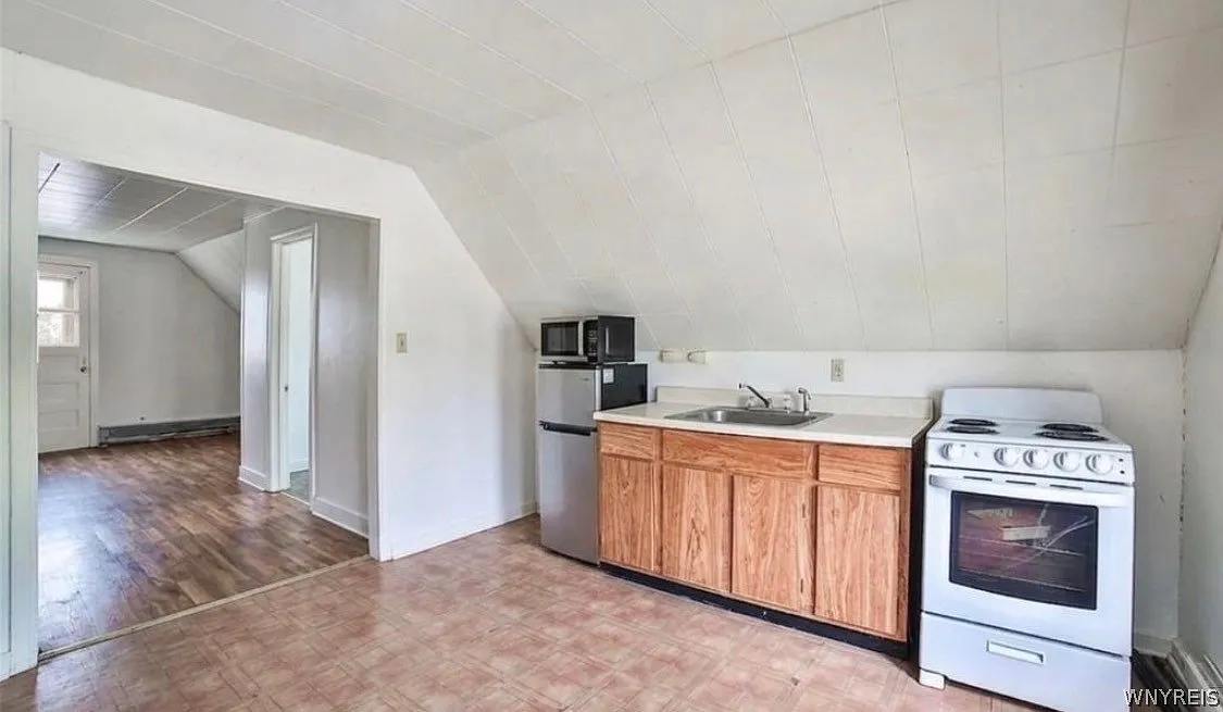 1811 Weston Ave — Photo 4