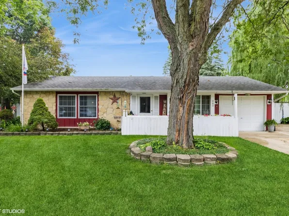 343 N Waverly Ct, Elgin, IL 60120