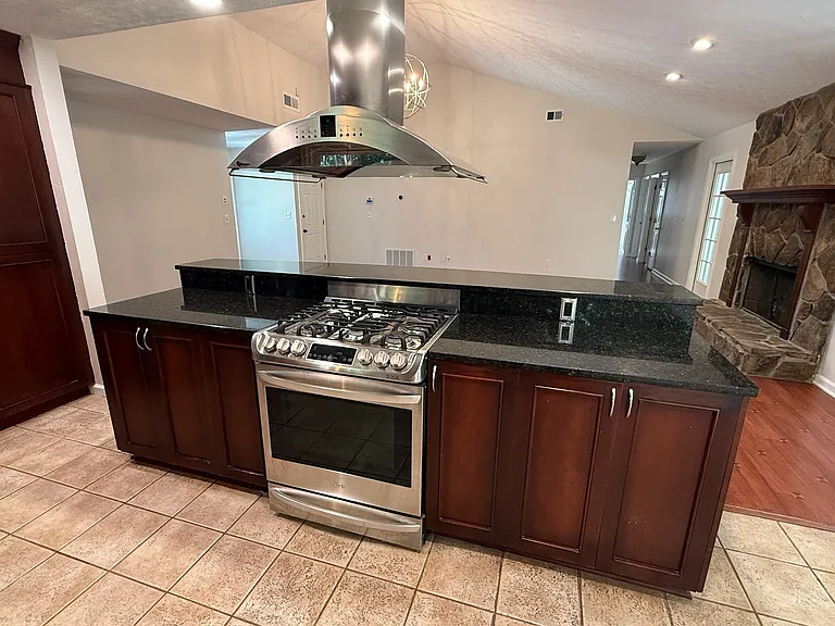 4853 Creekland Trce — Photo 8