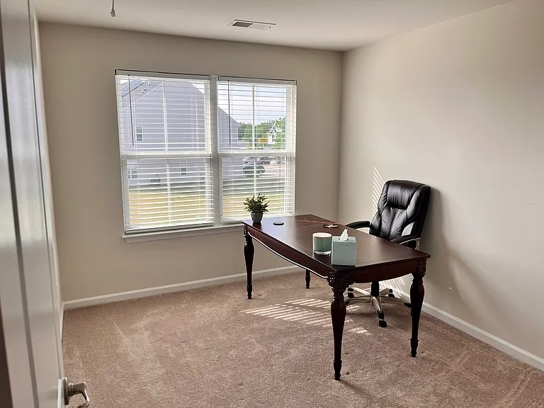 Office/2nd guest room.