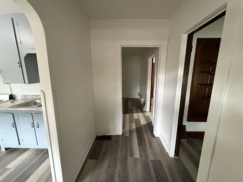 2 bed, 1.0 bath, $900 — Photo 2