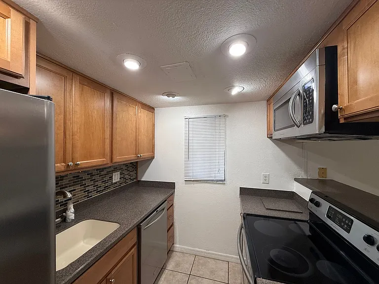 633 S Palmetto Ave #301 — Photo 8
