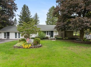 28 Pratt Rd, Manchester, NY 14504