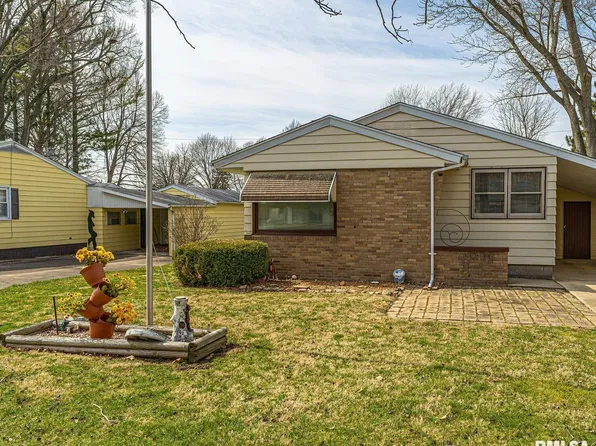 1023 N State St, Lincoln, IL 62656