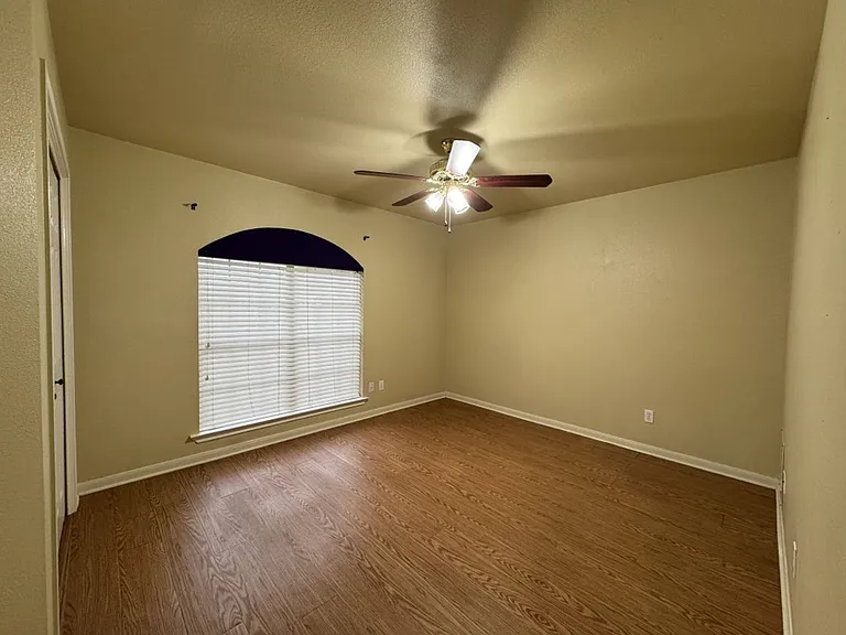 304 Ashland Crk — Photo 9