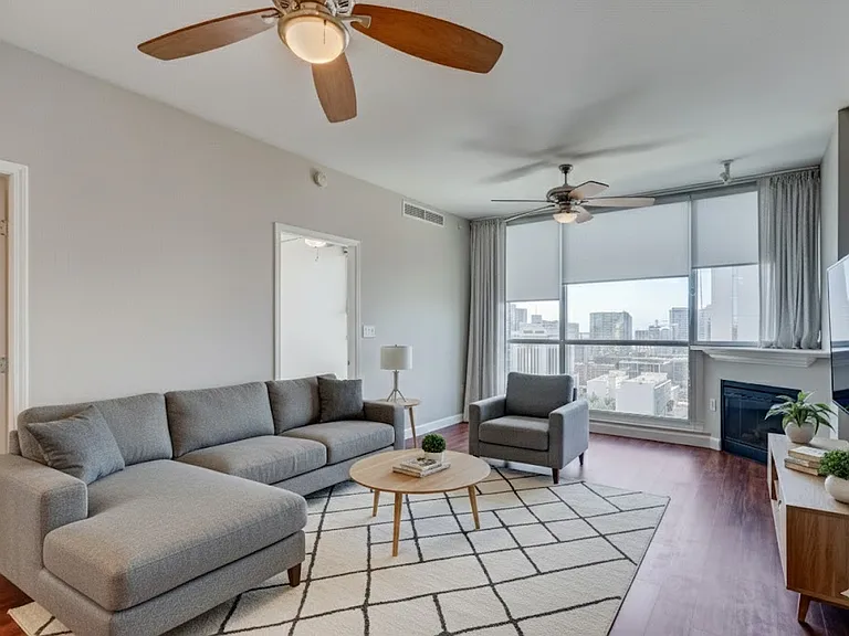 300 W Beech St #2101 — Photo 2