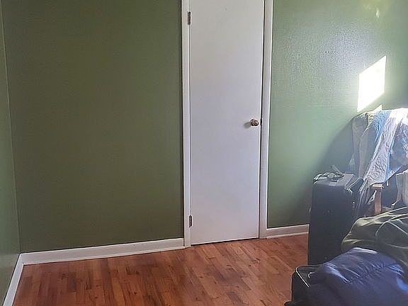 Bedroom/office 9×12