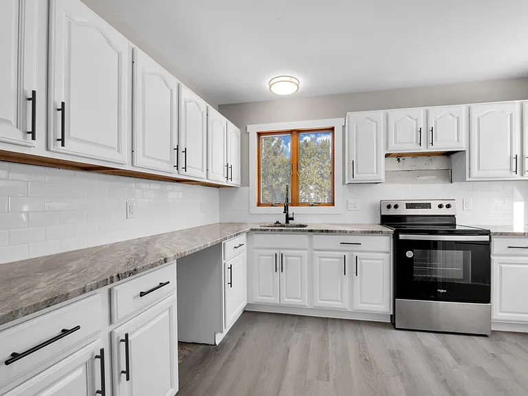 429 Linden Ave — Photo 10
