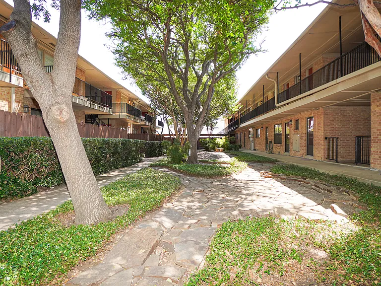 4211 Newton Ave #209 — Photo 3