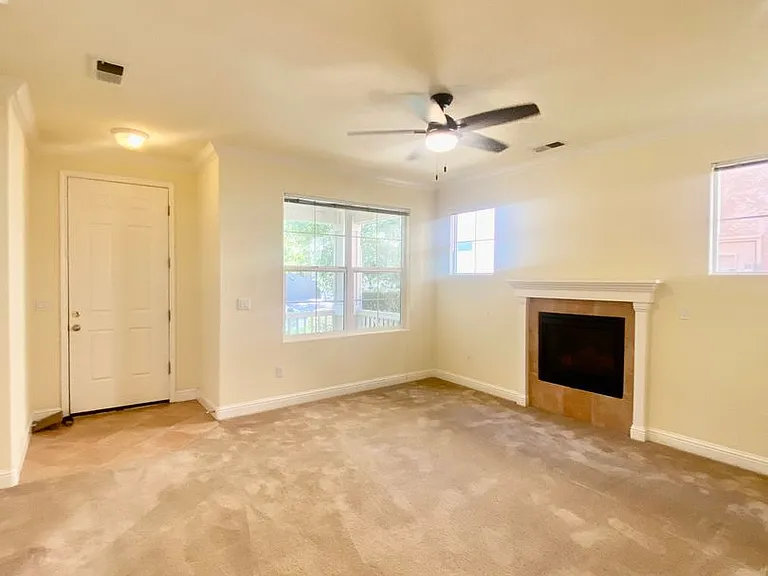 2319 Glacier Pl #B — Photo 8