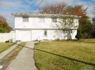 205 Studley St, Brentwood, NY 11717