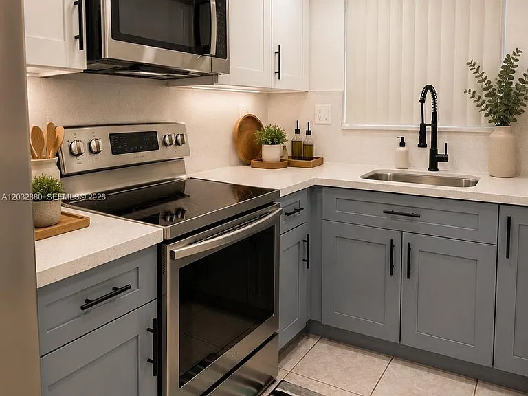 705 NE 2nd St #11 — Photo 9