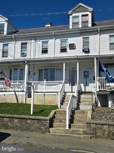 44 W Wiggan St, New Philadelphia, PA, 17959