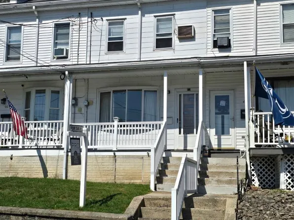 44 W Wiggan St, New Philadelphia, PA 17959