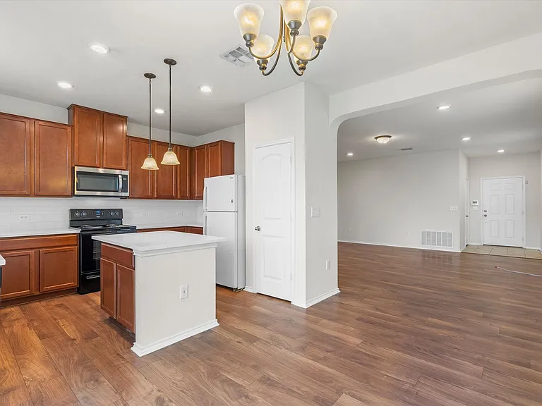 7604 Knockfin Dr — Photo 9
