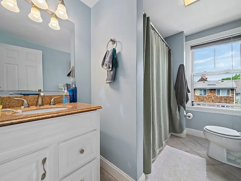 32 Adamson St #E — Photo 10