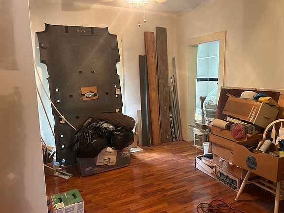 5th image of 28 E Main St