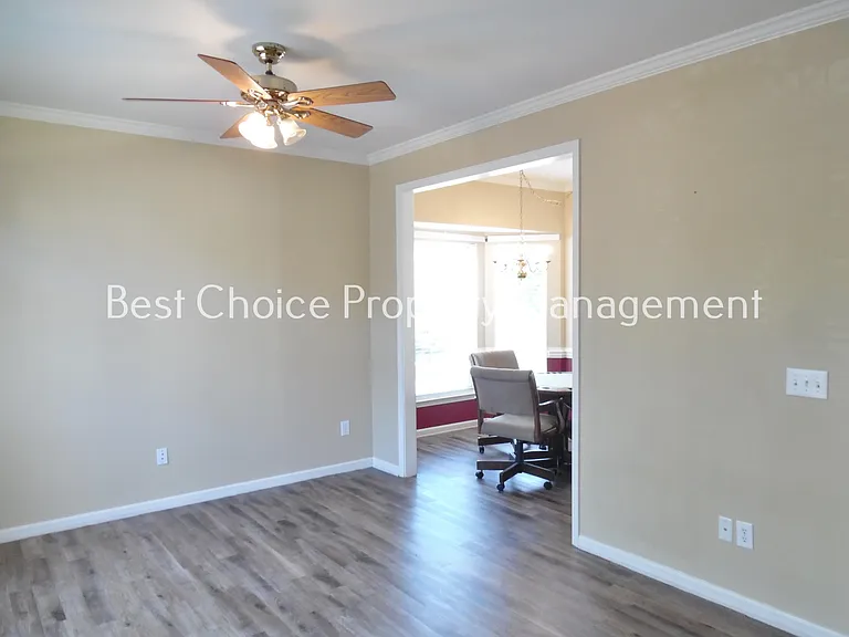 354 Moonstone Dr — Photo 3
