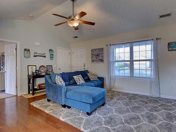 4th image of 309 Rose Bud Ln