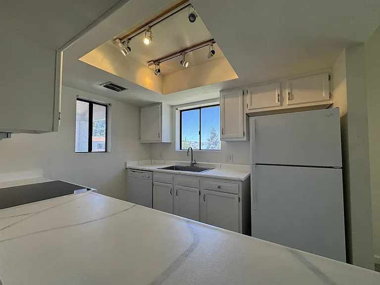 850 S River Dr — Photo 21