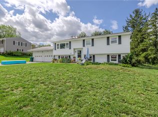 945 Bunker Hill Dr, Macedon, NY 14502