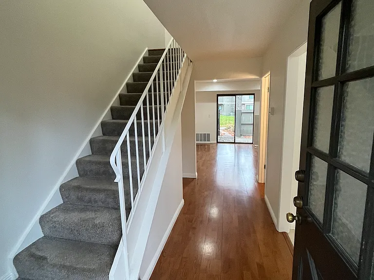 435 Alberto Way #4 — Photo 8