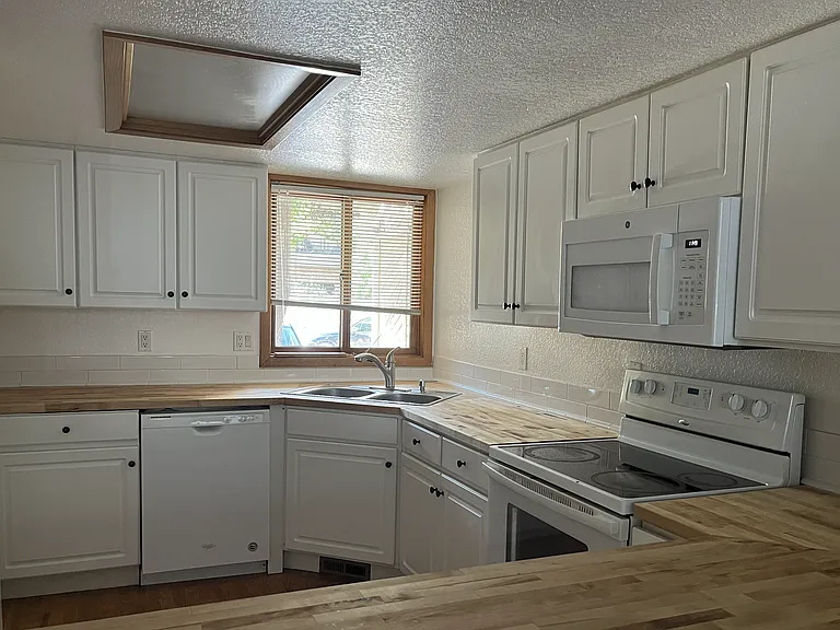 2823 Springdale Ln — Photo 1
