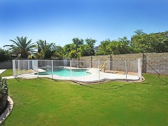 2nd image of 2556 E Malibu Dr