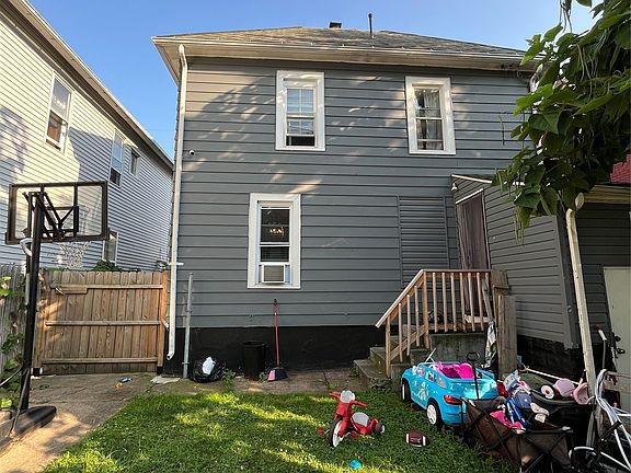 2nd image of 552 E 21st St