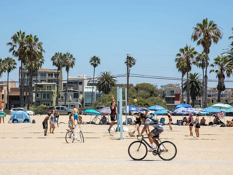 Less than 15 minutes away from the sands of Toes Beach.