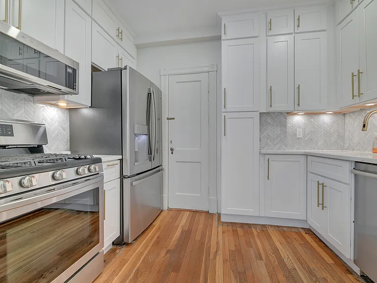 5112 Connecticut Ave NW #211 — Photo 4